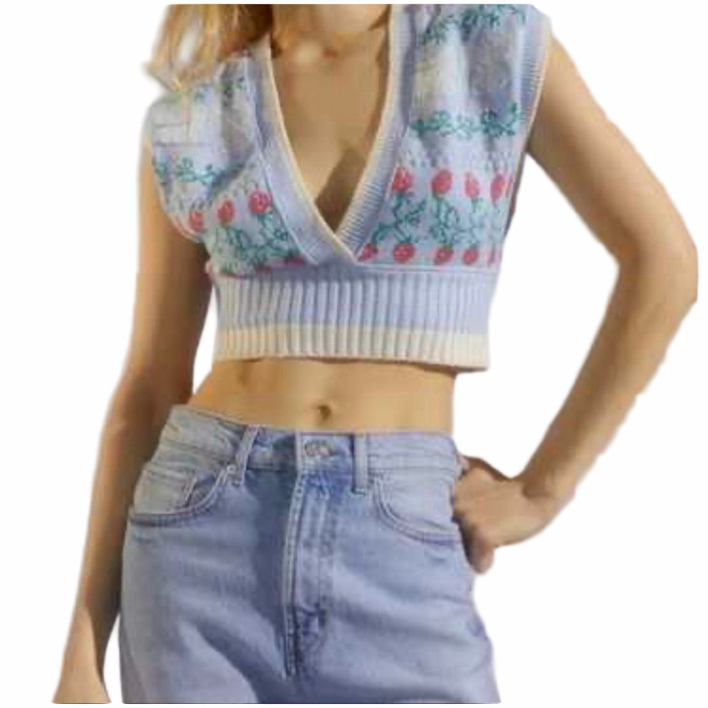 Urban Outfitters Cropped Blue strawberry sweater Vest Size Medium